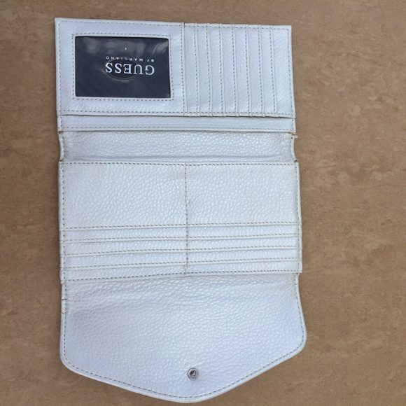 Guess Wallet - Picture 3 of 8
